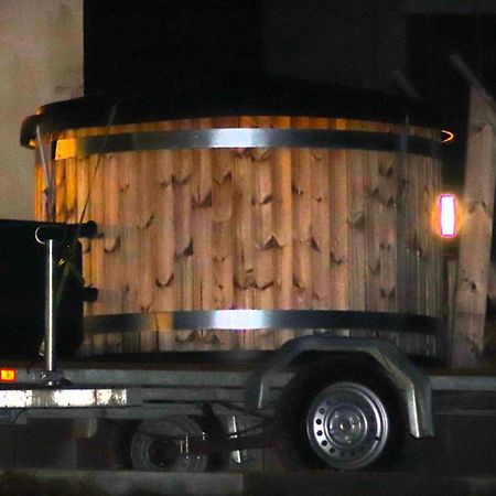 Uniejow Port Pod Sosnamiアパートメント エクステリア 写真
